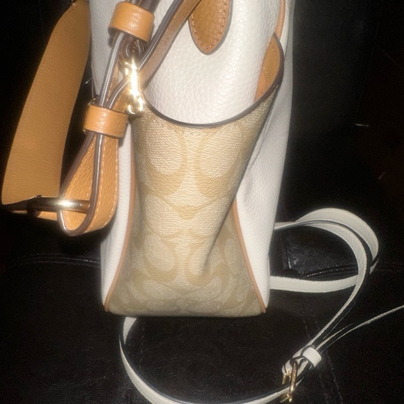 Amazing Coach Shoulder bag! - Picture 9 of 9